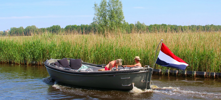 Bootje varen | De prachtig aangelegde jachthaven heeft aanlegsteigers met ruime ligplaatsen voor parkgasten en passanten, is gemakkelijk te bereiken en ligt aan de sfeervolle boulevard van het park.