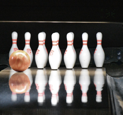 Bowling | An excellent game for the entire family! Bowling is dynamic and exciting from start to finish.
