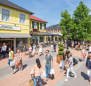 SHOPPING IN ROERMOND DESIGNER OUTLET  ROERMOND DESIGNER OUTLET #shopping  #designer 