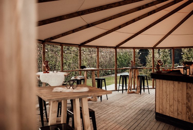 Festive Après-Ski Bar on the Promenade (Dec 19 – Jan 4)